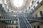 PICTURES/Dublin - Kilmainham Gaol/t_Main Room4.JPG